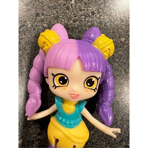 Shopkins Rainbow Beach Toy ISABELL Happy Places mini Doll - Picture 6 of 8